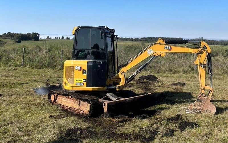 Mini Escavadeira CAT 303.5 Cabine fechada
